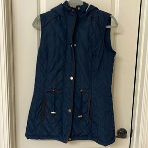 Nashley’s Closet sherpa lined navy vest with a sheen outer shell.